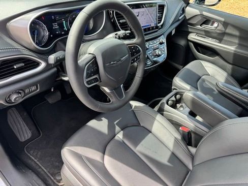 New 2026 Chrysler Pacifica Select AWD/4WD image 14