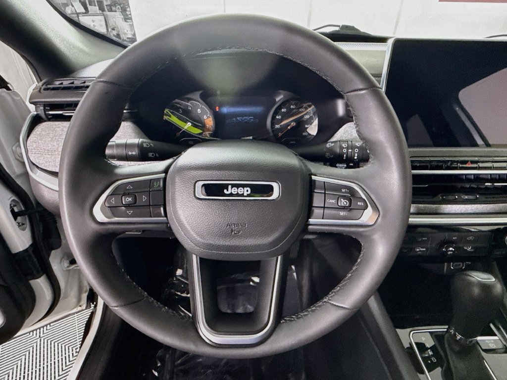 Used 2023 Jeep Compass Latitude AWD/4WD image 19