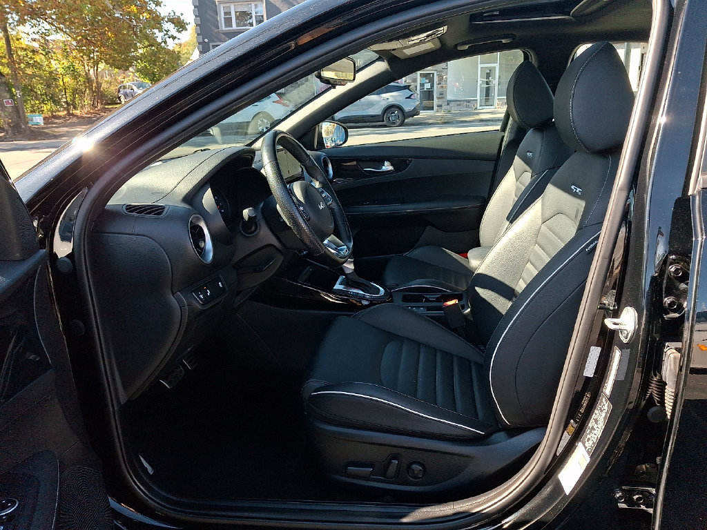 Used 2023 Kia Forte GT-Line w/ GT-Line Premium Package FWD image 12