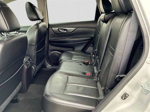 Used 2016 Nissan Rogue SL w/ SL Premium Package image 16