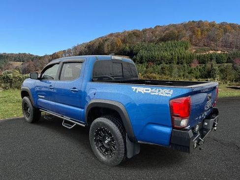 Used 2018 Toyota Tacoma TRD Off-Road image 5
