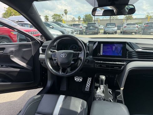 Used 2025 Toyota Camry SE image 34