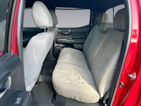 Used 2019 Toyota Tacoma TRD Sport RWD image 28