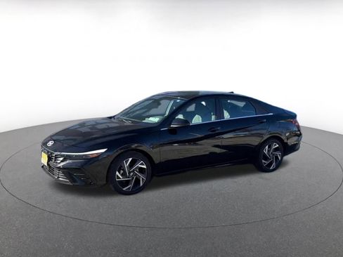 Used 2025 Hyundai Elantra SEL image 8