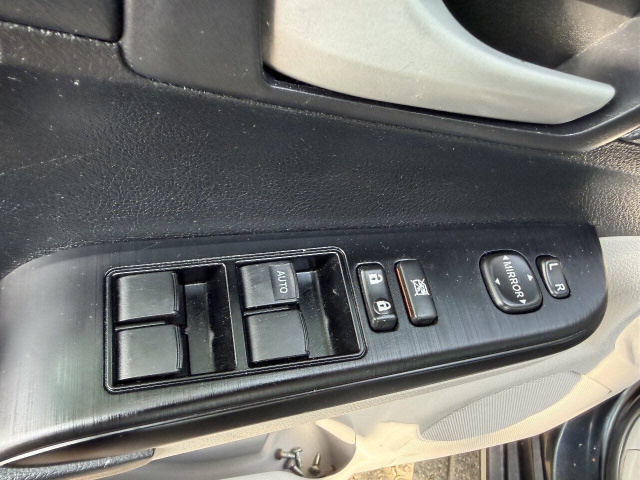 Used 2012 Toyota Camry LE FWD image 12
