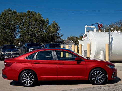 New 2025 Volkswagen Jetta SE image 3