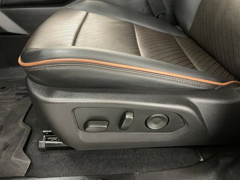 Used 2024 GMC Canyon AT4 w/ AT4 Premium Package AWD/4WD image 16