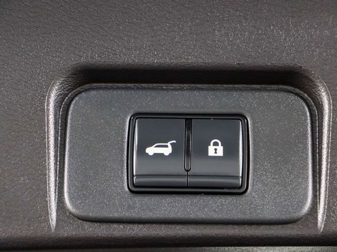 Used 2024 Nissan Rogue SV image 29