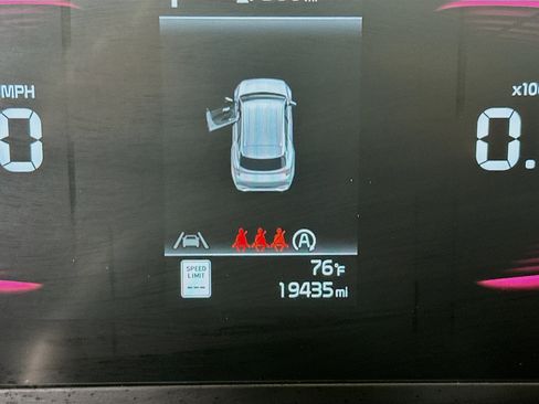 Used 2025 Kia Sportage LX image 18