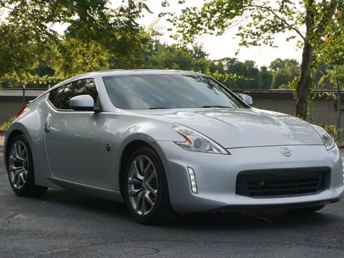 Used 2014 Nissan 370Z Touring RWD image 3