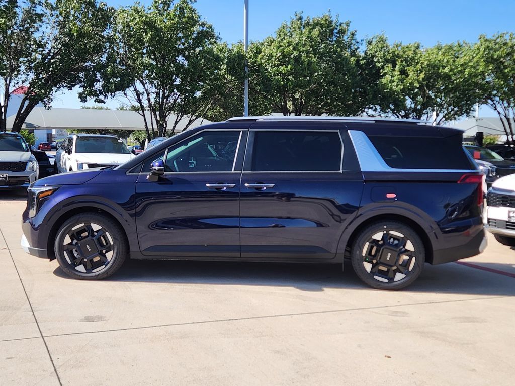 New 2027 Kia Carnival EX FWD image 3