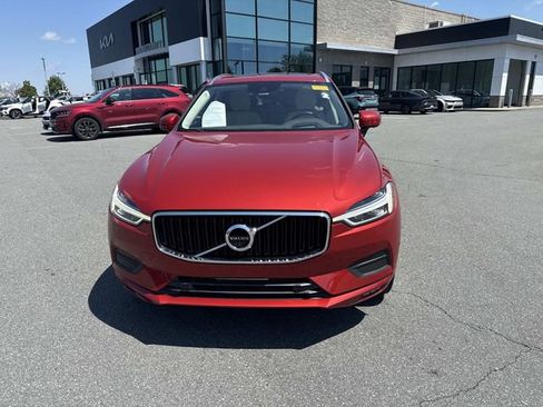 Used 2019 Volvo XC60 T5 Momentum w/ Multimedia Package FWD image 2