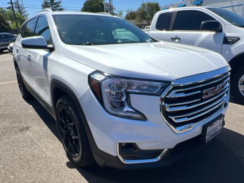 Used 2022 GMC Terrain SLT FWD image 3
