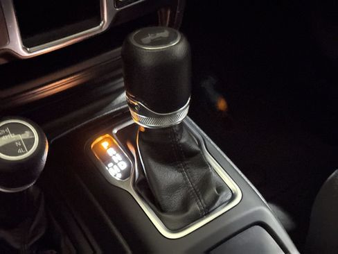 Used 2022 Jeep Wrangler Unlimited Sport AWD/4WD image 17