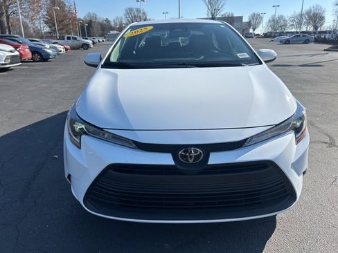 Used 2025 Toyota Corolla LE image 2