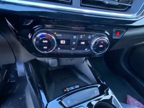 New 2026 Chevrolet Trax RS w/ Sunroof Package image 24