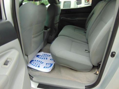 Used 2009 Toyota Tacoma PreRunner w/ TRD Sport Pkg RWD image 7
