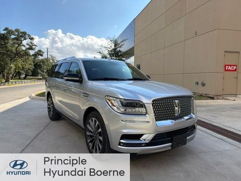 Used 2019 Lincoln Navigator Select RWD image 6