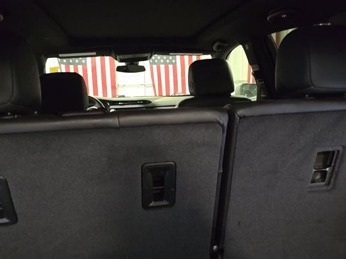 Used 2025 Cadillac XT5 Premium Luxury image 11