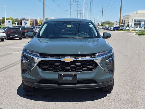 Used 2025 Chevrolet Trax LS w/ LS Convenience Package FWD image 8
