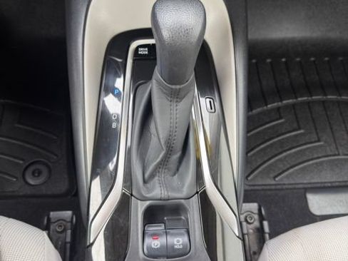 Used 2022 Toyota Corolla LE FWD image 16