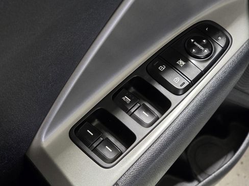 Used 2018 Kia Niro LX image 20