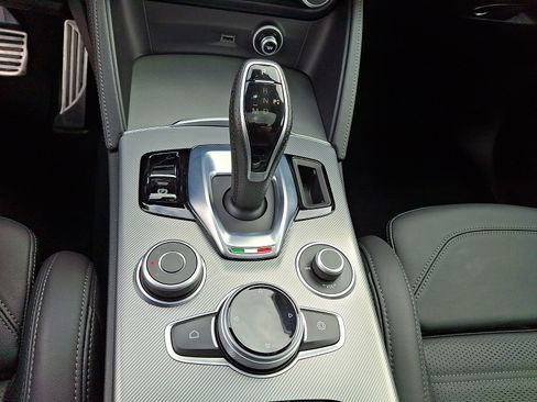 Used 2024 Alfa Romeo Stelvio Veloce image 15