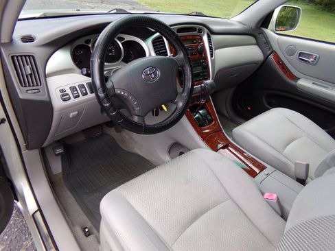Used 2004 Toyota Highlander Limited AWD/4WD image 19