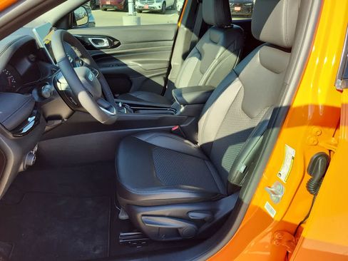 New 2026 Jeep Compass Latitude AWD/4WD image 19