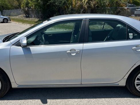 Used 2012 Toyota Camry LE FWD image 18