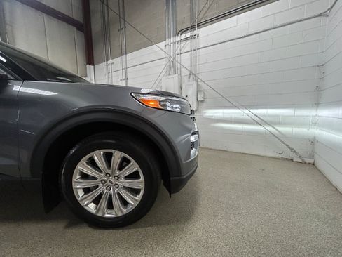 Used 2023 Ford Explorer Limited AWD/4WD image 34