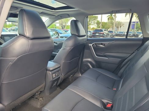 Used 2022 Toyota RAV4 XLE Premium image 12