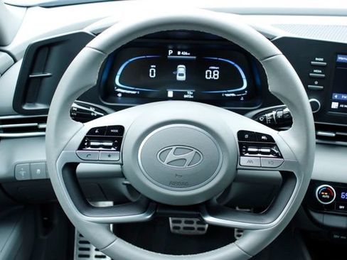Certified 2026 Hyundai Elantra Sport FWD image 17