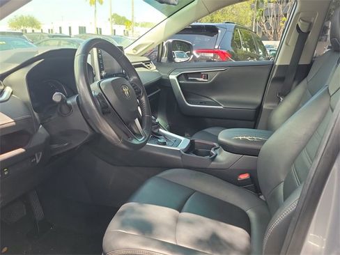 Used 2021 Toyota RAV4 Limited image 11
