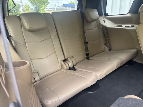 Used 2019 Cadillac Escalade Platinum AWD/4WD image 17