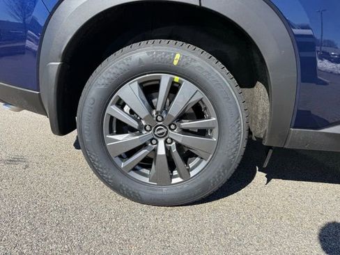 New 2026 Nissan Pathfinder SV image 12