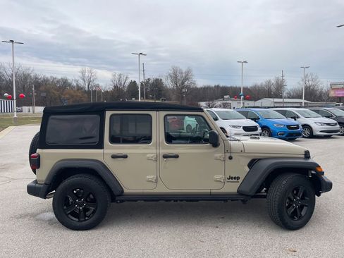 Used 2022 Jeep Wrangler Unlimited Sport image 2