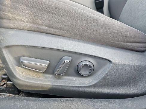 Used 2020 Toyota Camry LE image 12