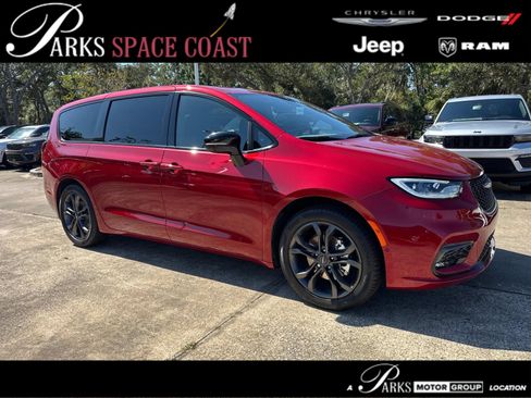 New 2026 Chrysler Pacifica Select image 1