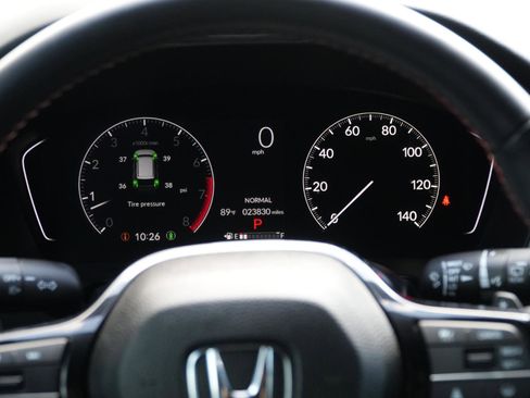 Used 2025 Honda Pilot TrailSport image 27