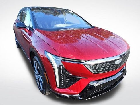 Used 2025 Cadillac Optiq Sport 2 AWD/4WD image 3