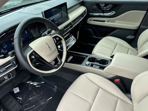 New 2025 Lincoln Corsair Premiere w/ Equipment Group 101A image 12