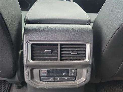 Used 2024 Volkswagen Atlas SE w/ Black Wheel Package image 17