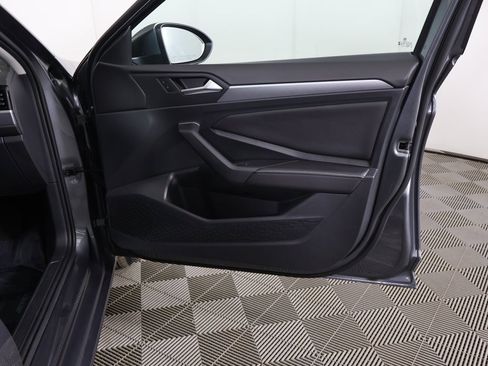 Certified 2023 Volkswagen Jetta SE w/ Panoramic Sunroof Package image 22