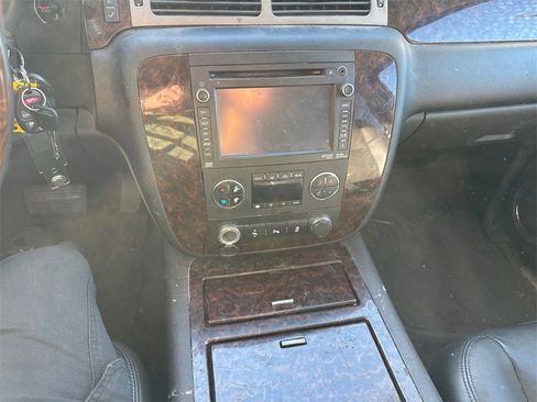 Used 2014 GMC Yukon XL Denali image 16