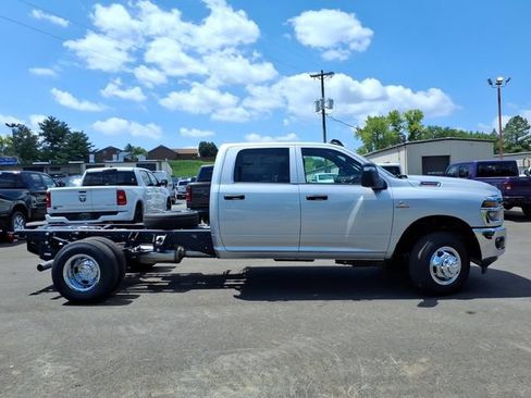 New 2026 RAM 3500 Tradesman AWD/4WD image 2