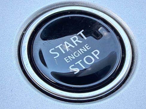 Certified 2025 Land Rover Range Rover SE AWD/4WD image 35