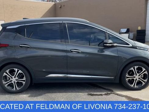 Used 2020 Chevrolet Bolt Premier w/ Infotainment Package FWD image 9