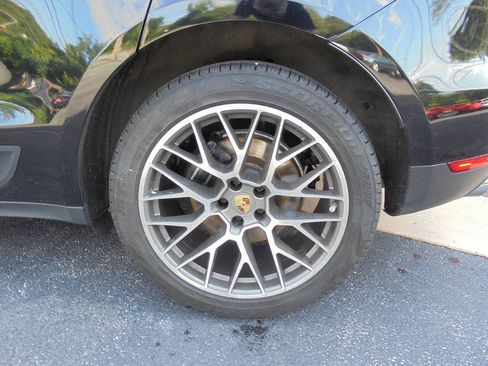 Used 2018 Porsche Macan GTS AWD/4WD image 30