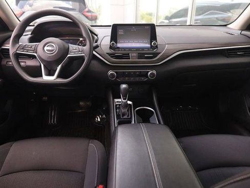 Used 2024 Nissan Altima 2.5 SV FWD image 19